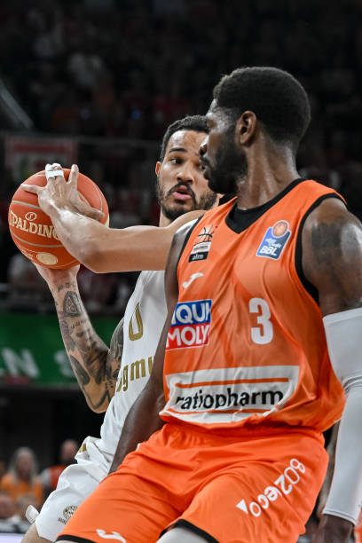 在分析奥格 在分析奥格