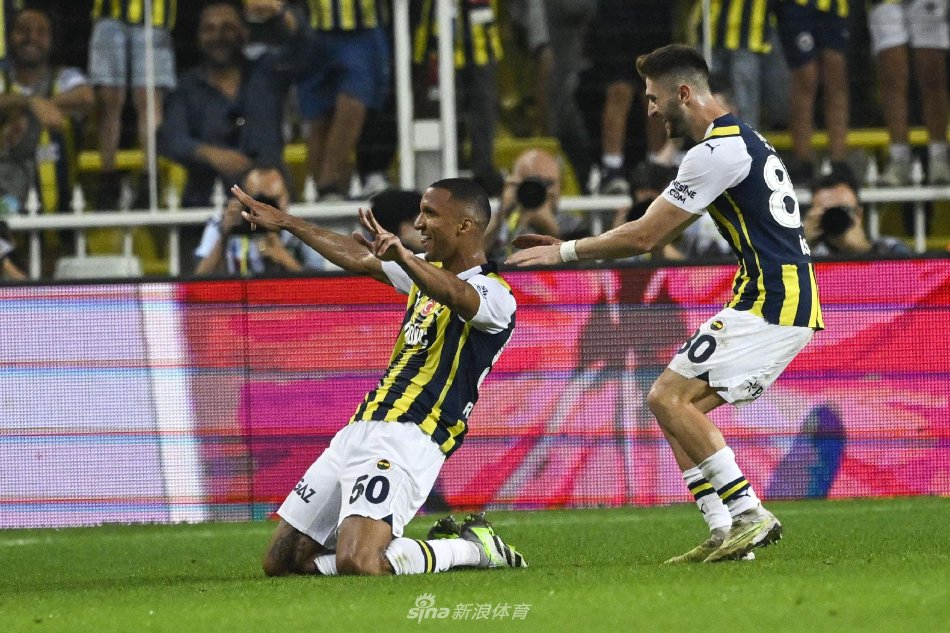 年队表现优 年队表现优